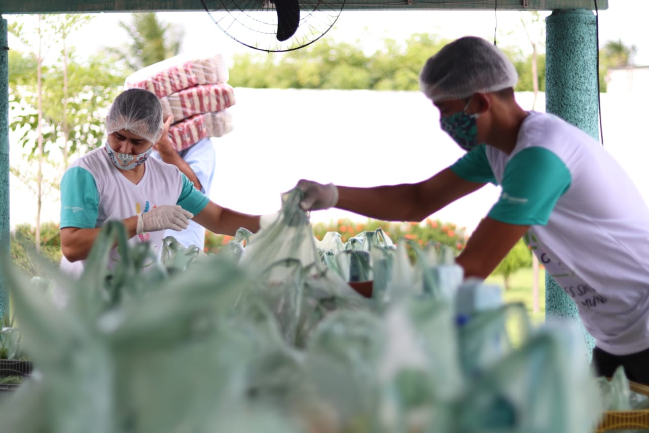 Entrega de cestas básicas