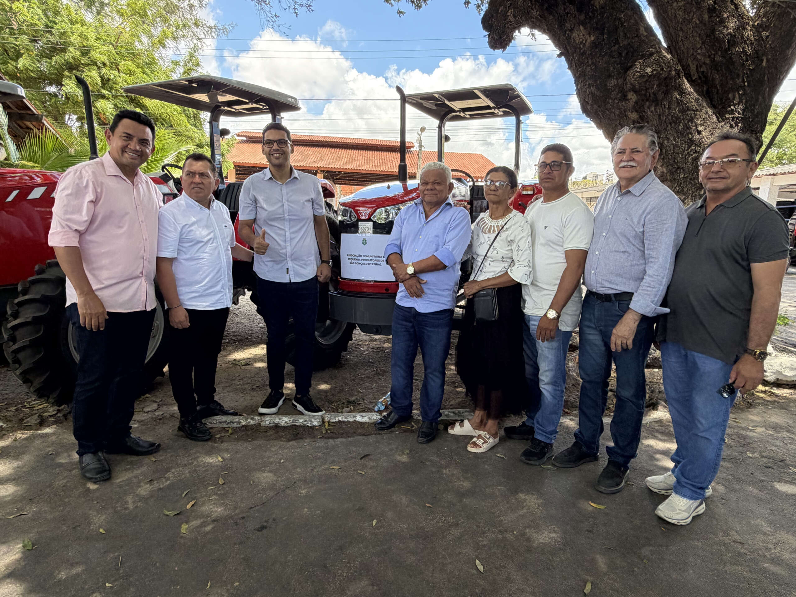 Mecanização Agrícola avança com entrega de 30 tratores no Ceará